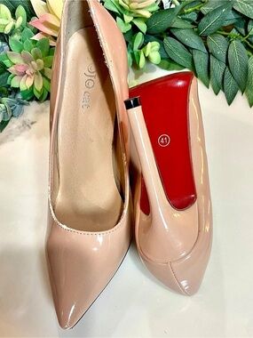 Tan Heels W/Red Lacquer Bottoms EU Sz 41 (US 9.5)